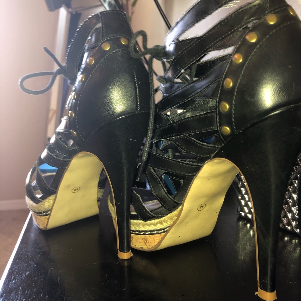 Shoes - Picture 4 of 4